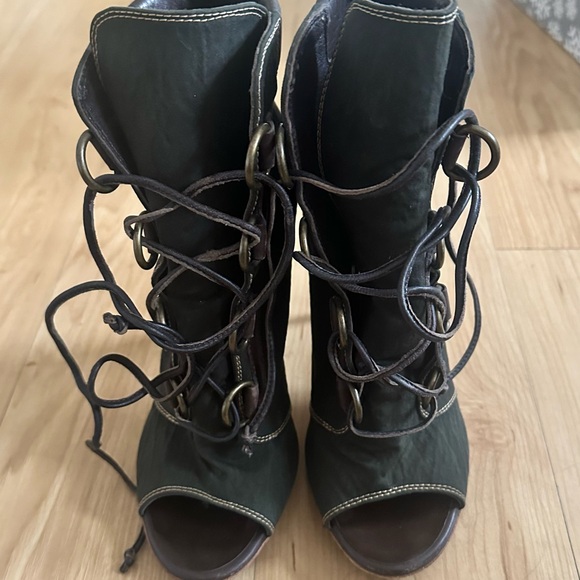 Giuseppe Zanotti . Size 39. Like New . Never used ! Dark gray - Picture 4 of 5